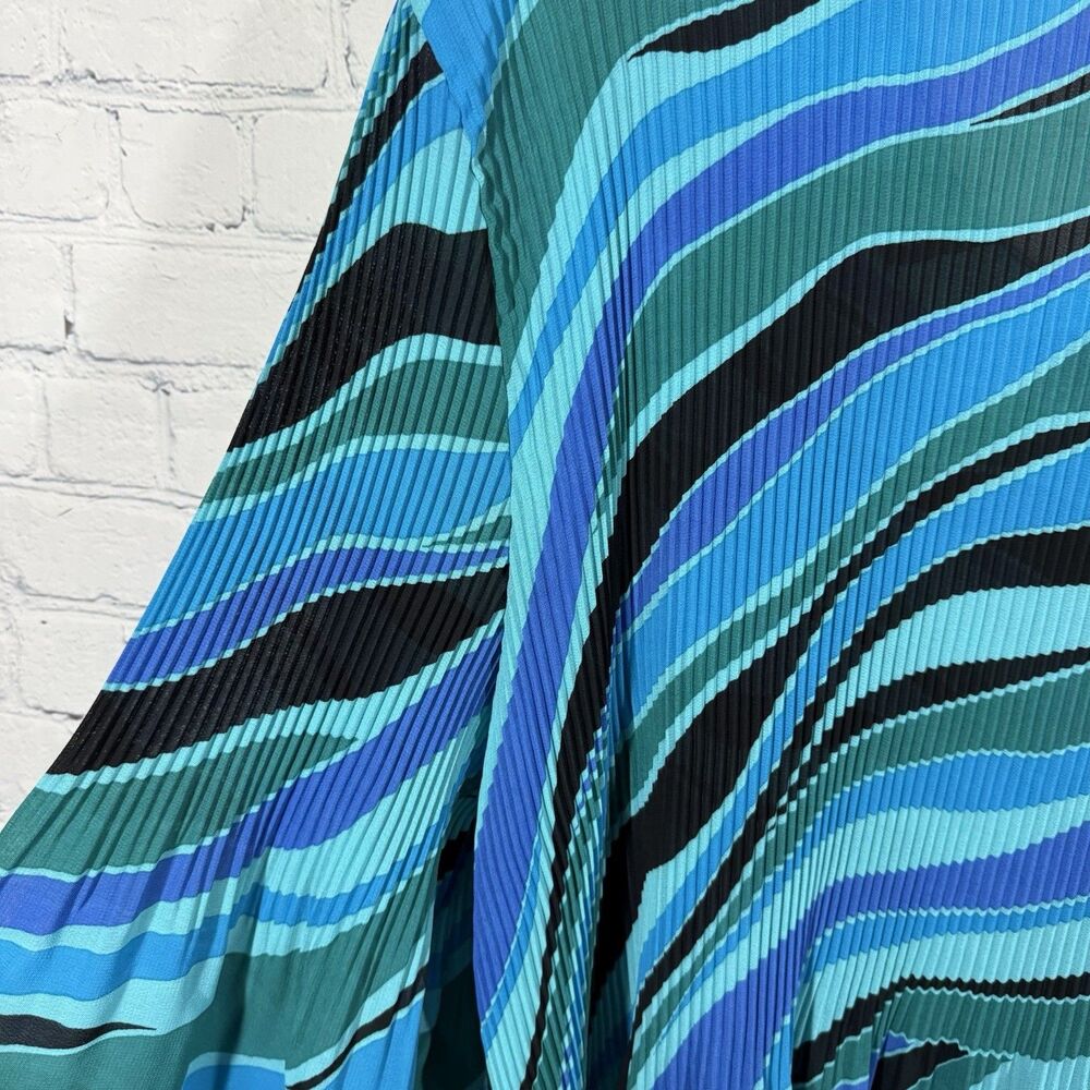 Catherines Womens 3X 26/28W Blue Abstract Beaded Neck 3/4 Sleeve Tunic Top - Picture 7 of 11